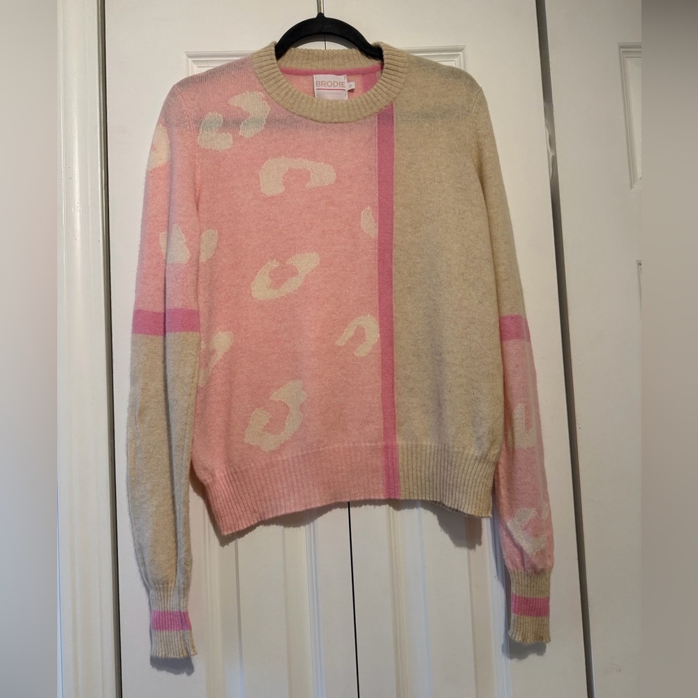 BRODIE Sz Medium 100% Cashmere Wild Casi Sweater Jumper Leopard Pink